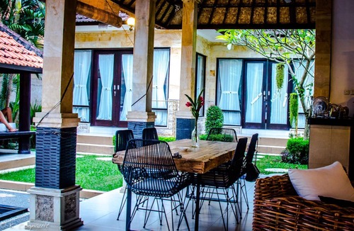 Batu Bolong Villa | Villa Impian. Room #2 in a typical Bali villa in a vibrant part of Canggu.