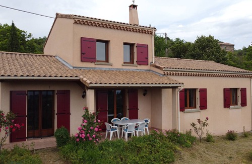 Planzolles Villa | Villa in a green setting