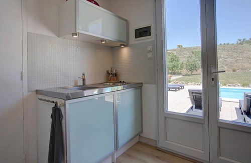 Castelnau-d'Aude Villa | Villa in Castelnau d'Aude with Heated Pool