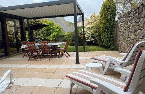 Dinard Villa | Villa in Dinard exceptional location a stone's throw from town center and beaches
