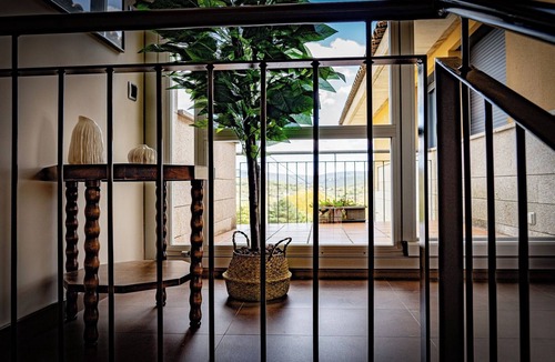 El Rasillo Villa | Villa in the mountains in front of a lake.