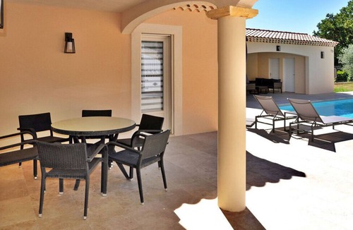 Chateauneuf-de-Gadagne Villa | Villa in Provence, 10min from Avignon