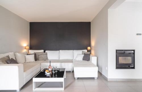 Saint-Genies-de-Fontedit Villa | Villa in Occitanie with Private Pool