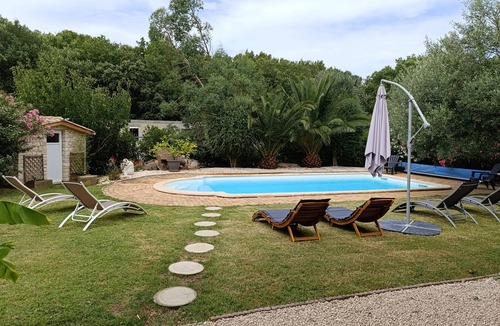 Saint-Victor-des-Oules Villa | Villa in the country