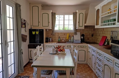 La Tour-Sur-Orb Villa | Villa in La Tour-sur-Orb with Pool & Garden