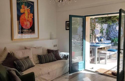 Meounes-les-Montrieux House | Villa in Meounes-Les-Montrieux