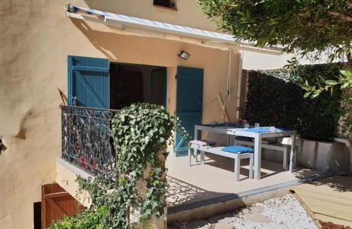 Meounes-les-Montrieux House | Villa in Meounes-Les-Montrieux