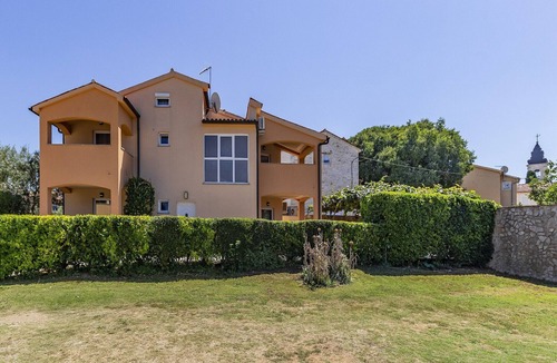 Peroj House | Villa in Peroj with Pool near Beach