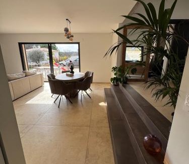 Le Collet Villa | Villa in Roquefort-les-Pins