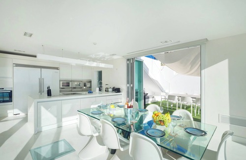 Sitges Ski Chalet | Villa in Sitges |Pool|Jacuzzi|BBQ|Views|AC|12P