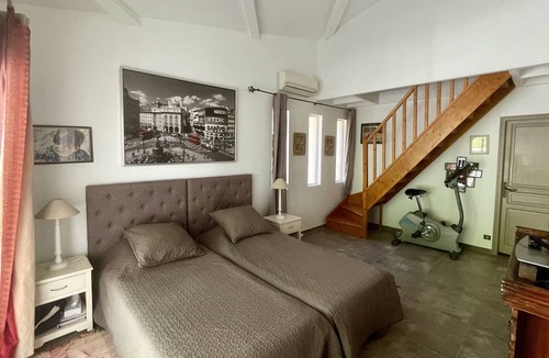 Chateauneuf-le-Rouge Villa | Villa IN THE Countryside Aixoise