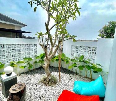 Baturetno Villa | Villa in Yogyakarta, 4 Bedroom + AC, Near Airport