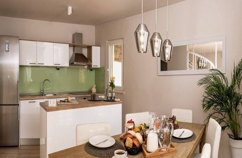 Zrnovnica Villa | Villa in Žrnovnica with Heated Saltwater Pool