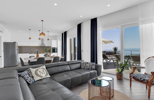 Krvavica House | Villa inmitten der Natur in ruhiger Lage by Interhome