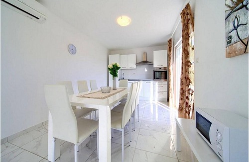 Milohnici Villa | Villa Isabella - Four Bedroom Villa with Swimming Pool