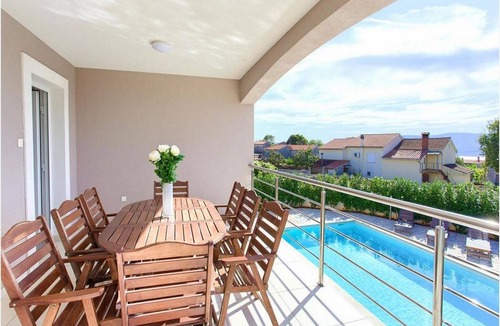 Milohnici Villa | Villa Isabella - Four Bedroom Villa with Swimming Pool