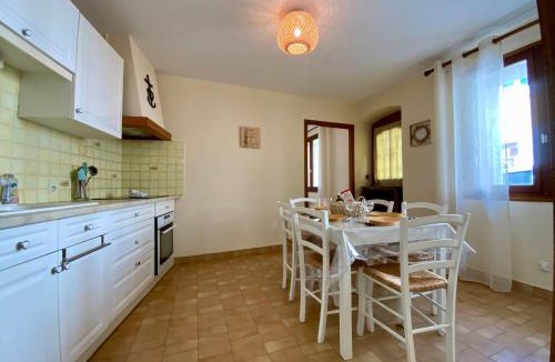 Mudaison House | Villa Isabelle- Large bright house with courtyard!