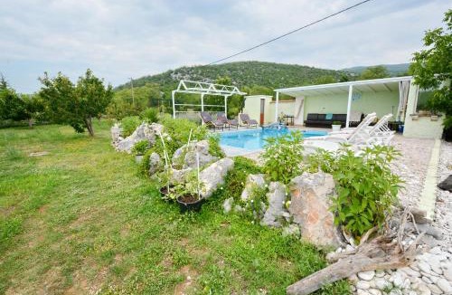 Dicmo Villa | Villa Iva