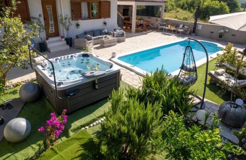 Oslje Villa | Villa Ivona with swimming pool and jacuzzi