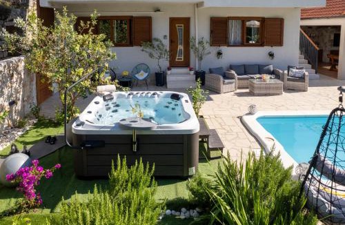 Oslje Villa | Villa Ivona with swimming pool and jacuzzi