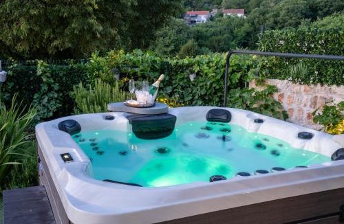 Oslje Villa | Villa Ivona with swimming pool and jacuzzi