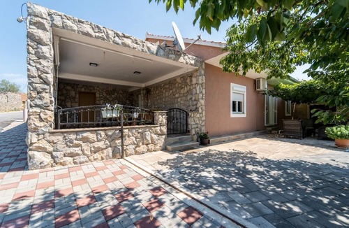 Donje Rastane Villa | Villa Jadran - Three Bedroom Villa, Sleeps 7