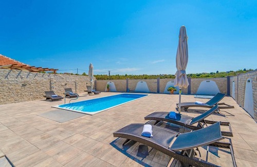 Donje Rastane Villa | Villa Jadran - Three Bedroom Villa, Sleeps 7