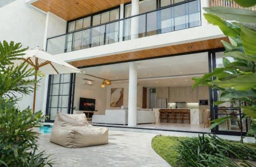 Batubelig Villa | Villa Janoor by GORO