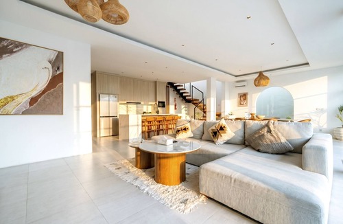 Batubelig Villa | Villa Janoor by GORO