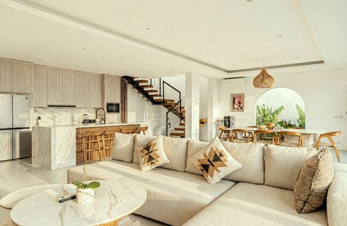 Batubelig Villa | Villa Janoor by GORO