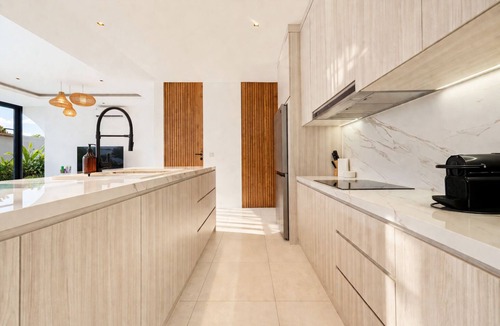 Batubelig Villa | Villa Janoor by GORO
