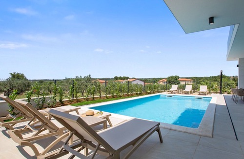 Galizana Villa | Villa Jasena by Villas Guide