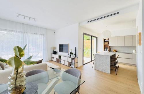 Mougins Villa | VILLA JAVA - Piscine Terrasse 8 minutes des Plages