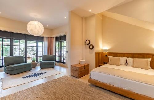 Banjar Semer Villa | Villa Jodoh - Exciting Chic 4BR Stylish Villa Near Seminyak, Perfect for a Trendy Getaway