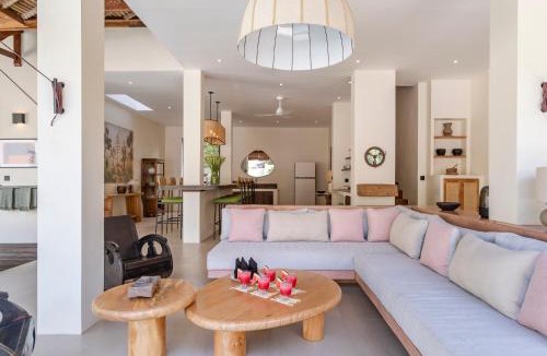 Banjar Semer Villa | Villa Jodoh - Exciting Chic 4BR Stylish Villa Near Seminyak, Perfect for a Trendy Getaway