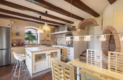 Pineda de Mar Villa | Villa 'Juli' with Mountain View, Wi-Fi and Air Conditioning