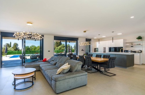 Peroj Villa | Villa Jura – Modern Villa with Pool, Wellness and Sea View