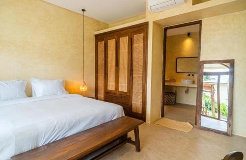Selong Belanak Villa | Villa Kali Maa Stylish 3BR 5 Min Walk to Beach