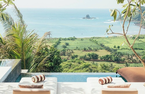 Praya Barat Villa | Villa Kami at Tampah Hills