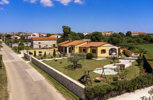 Galizana Villa | Villa Karin - Villa with private pool and spacious garden in Galižana, Istra n
