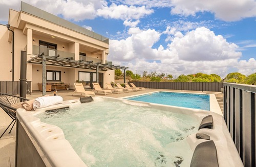 Tinj Villa | Villa Katarina with pool and jacuzzi