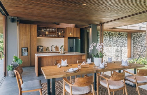 Praya Barat Villa | Villa Keluarga at Tampah Hills