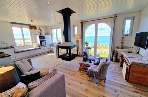 Cleder House | Villa Ker Anna, 4 people, seafront