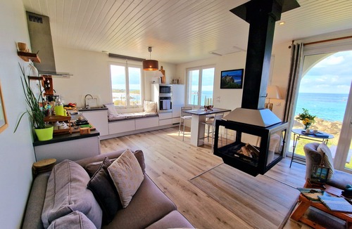 Cleder House | Villa Ker Anna, 4 people, seafront