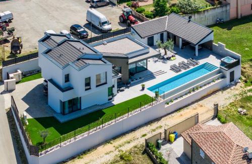 Momjan Villa | Villa Kim
