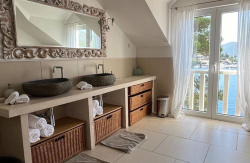 Broce House | Villa Kobas - Five Bedroom Holiday Home with Sea View