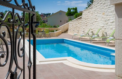 Hvar Apartment | Villa Kogo Apartment 7 with a swimming pool, city center Hvar
