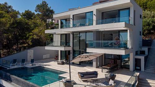 Blato Villa | Villa Korcula Grandeur 5 Bedrooms Stunning Waterfront Setting Sea Access