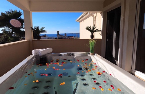 Krk House | Villa KRK (4*): heated pool, Jacuzzi, 150m from the sea, sea view