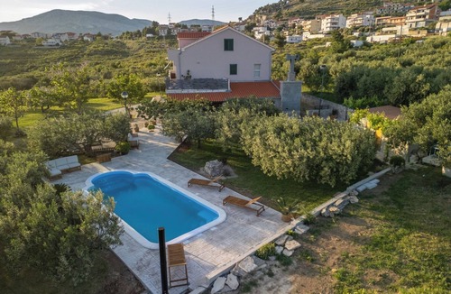 Mravince House | Villa Kucine Olives Garden by Interhome